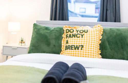 Amanah Properties - Elegant 4-Bedroom Home in Wembley with Parking, Perfect for Contractors - Foto 20