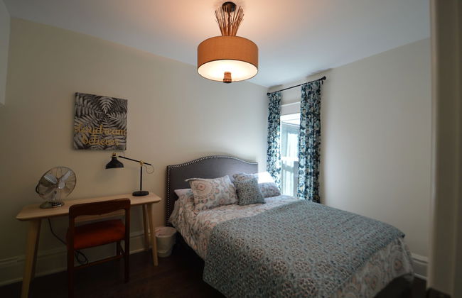 Beautiful 4BR Downtown House, Sleeps 10 - Photo 12