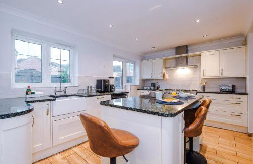 Kinship House by YourStays - Stunning Holiday Home in the Suburbs - Foto 16