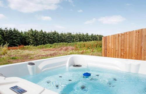 2-Bed Cottage Sleeps 4 with Hot Tub - Foto 24