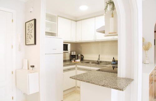 La Perla Apartment, Paradis Park, La Pineda - Ático 1ª línea - Solarium - WiFi - Piscina - Foto 10