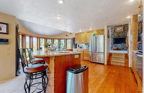 100 Yards to Foster Reservoir! Home with Hot Tub - Foto 11