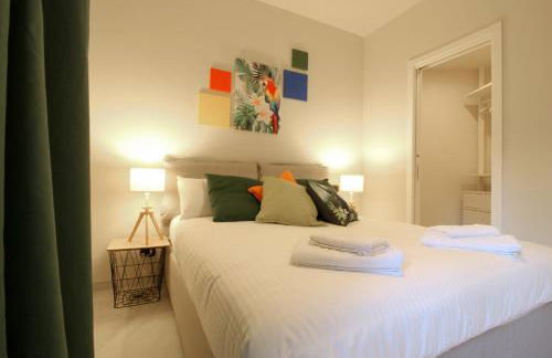 Parrots & Palms - Photo 21