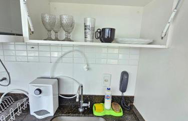 EDIFÍCIO ESSENCIALE PREMIER, 34º ANDAR, VAZADO, DE FRENTE A ENTRADA DO FLAMBOYANT SHOPPING, COM ESTACIONAMENTO GRÁTIS, COZINHA, FECHADURA ELETRÔNICA, WI-FI, TV COM ROKU, PISCINA, LAVANDERIA SEM CUSTO ADICIONAL By REI DOS FLATS - Foto 17