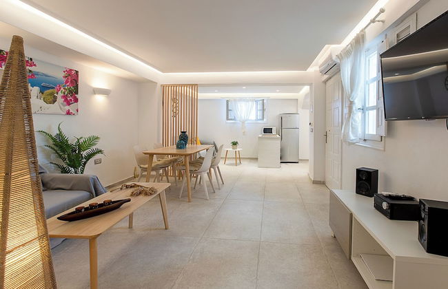 Santorini Villatzio Suites - Photo 9