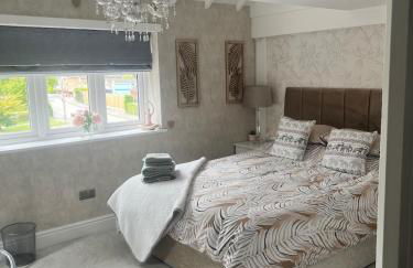 Stay solihull 5 mins to NEC and AIRPORT SLEEPS 9 contractor friendly 3 bathrooms driveway parking 3 - Foto 25