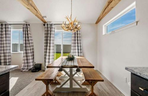 Modern Cabin Vibes, Vaulted ceilings, Sleeps 8! - Foto 17