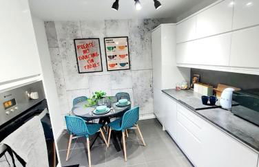 Bright 3BR walking distance to town - FREE parking - Foto 15