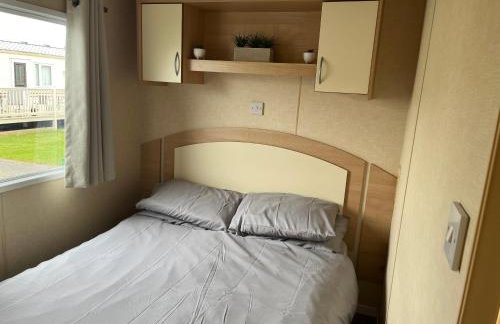 Dog Friendly Lovely Caravan 4 Berth Towyn North Wales Read full host details before booking Mon in to Fri out Fri in to Mon out Mon to Mon Fri to Fri ONLY - Foto 14
