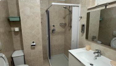 I 3 Moschettieri vicino a Terme e Unitus, Parcheggio libero - Foto 3, Shower