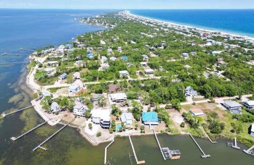 Spacious house- Deep Water Dock Pool Golf Cart Rental available - Foto 65