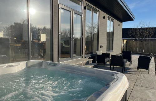 Thrumster Lodges - 3 Luxurious Self Catering Lodges on the NC500, 2 with Hot Tubs - Photo 21