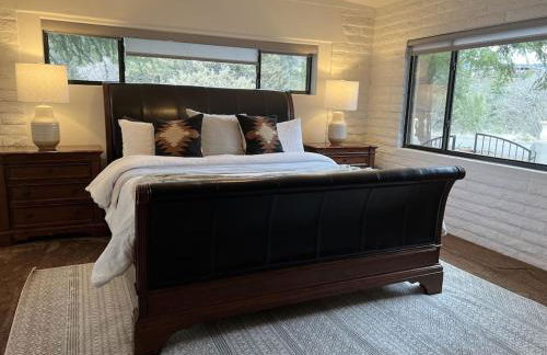 Sedona Uptown Gem!Large yard w grass and shade trees! Views!! NEW! BARREL SAUNA!!! Close to trails, walk to Uptown Sedona, restaurants and shopping - Foto 55