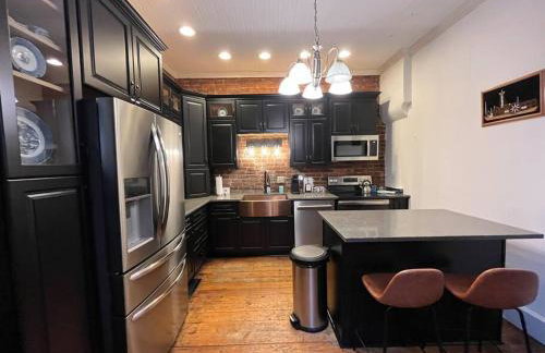 Madison Manor II by the River Hot Tub Downtown - Foto 9