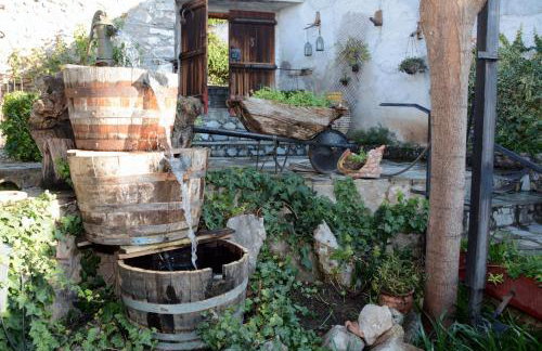 Giorgos' & Noula's Cottage in Desfina village- near Delphi - Foto 9