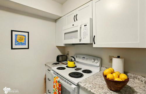 Coastal Cabin - Downtown Historical Log Home - Foto 24