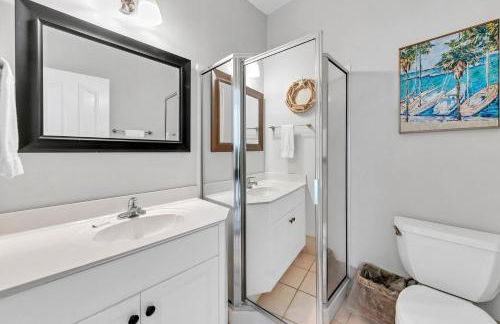 The Spyglass a 5 bed 3 bath house that sleeps 14 and just 67 steps from the beach - Foto 44