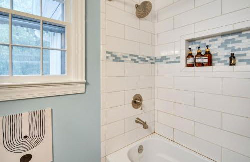 Hendersonville Haven with Fire Pit, Grill, Deck! - Foto 18