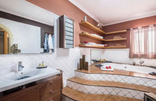 Ático con jacuzzi frente al mar de 2 habitaciones - Foto 16