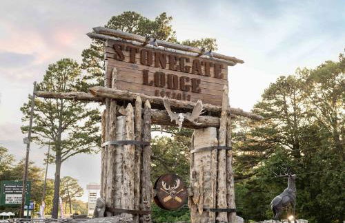 Stonegate Lodge King Bed, WIFI, 50in Roku TV, Salt Water Pool Room #103 - Foto 10