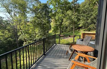Firefly2 - luxury lakeside treehouse with hot tub - Foto 25