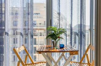 Transports, parking, A/C & equipped for long stays - Foto 9