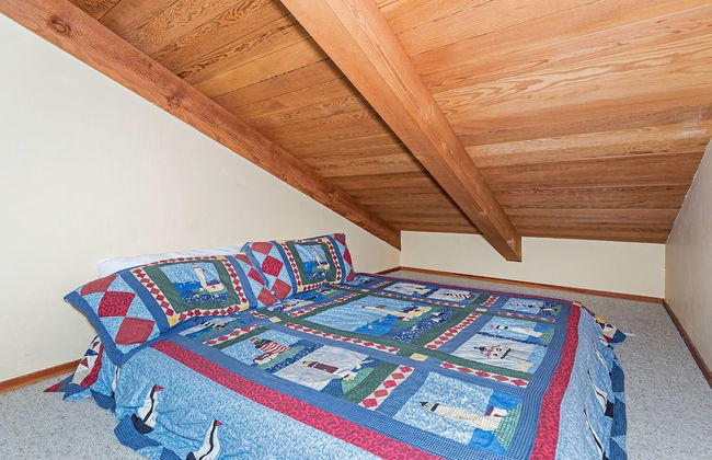 Viglione Fireplace, Hot Tub, & Ocean Views - Photo 2