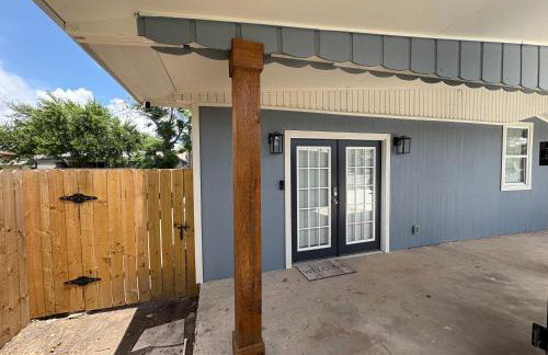 1 BR 1 Bath Airport SpaceX LNG WashDry Yard Patio Pets - Foto 11