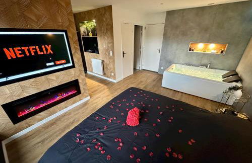 Le Temple - Love Room au coeur des remparts - Foto 13