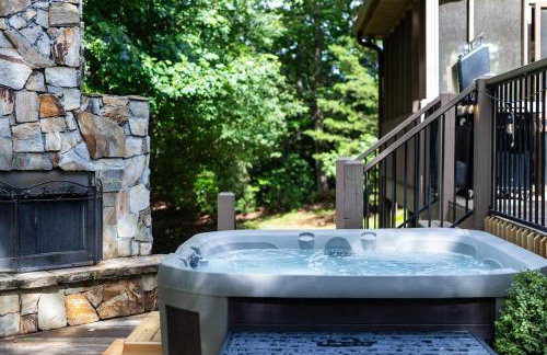 Monarch's Roost Luxe Cabin w Hot Tub and Sauna 10 Min to Helen - Foto 62