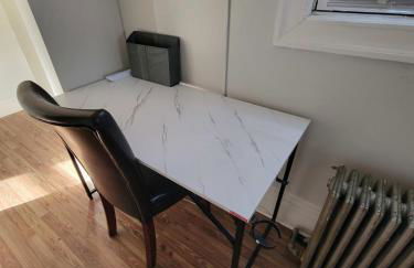 Steps Away From Hospital - 2 Queen Bed - City View - Foto 15