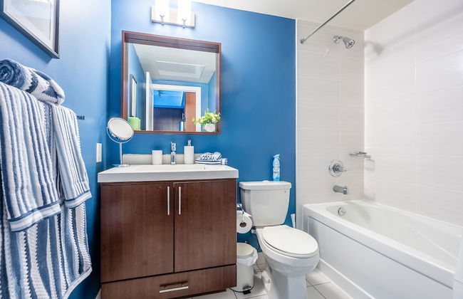 Beautiful Condos In the Heart of Downtown - Foto 32