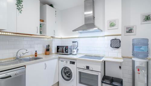 Home Away From Home Marbella - Photo 5, stove, pet friendly, minibar