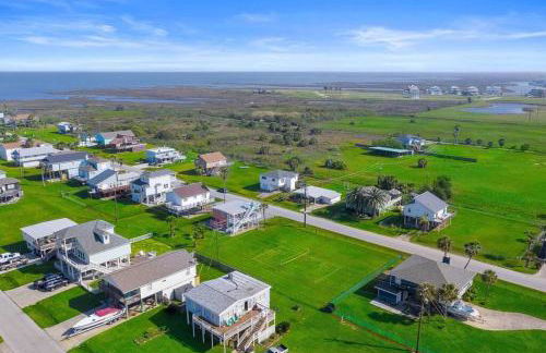 Coastal bungalow with huge yard, comfy deck and close to beach - Foto 33