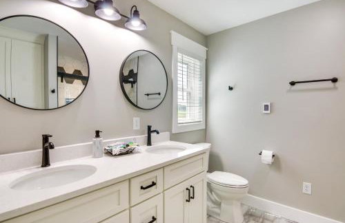 Hot Tub Haven 2 Mi to Beach! Christys Cottage - Foto 12