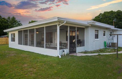 Hook, Line and Leisure Lakefront Gem with Porch! - Foto 35