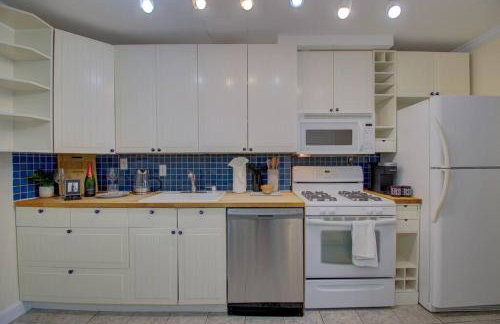 Book Now! 8-Min to Metro - King Bed- Old Town Central Retreat - Floyd's Freedom - - Foto 33