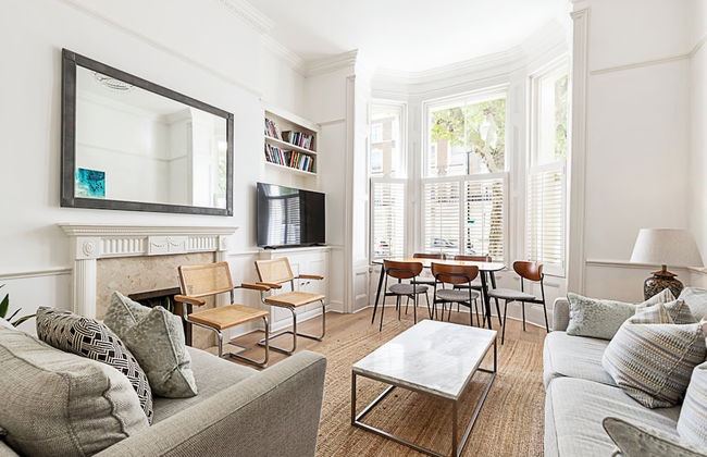 Bright Home Near Little Venice - Photo 24