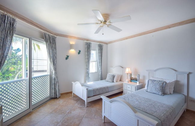 Modern 2-bed Apt Near Beach In St. Lawrence Gap 2 Bedroom Apts by Bluescape - Foto 1