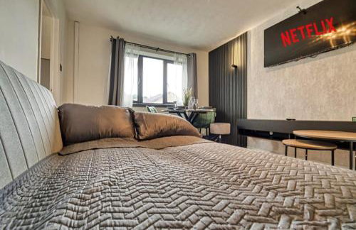 Modern 1BR Apt Netflix, Parking, M6 Access - Foto 19