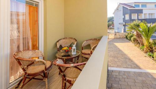 Apartments Mahnet - Photo 2, Garden view