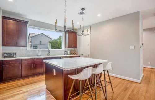 Spacious 3 Bed House near MD Anderson with Free Parking & Wi-Fi - Photo 14