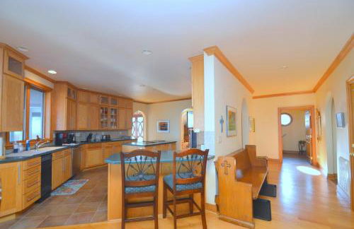 Redbud Keep - Unique Features, Movie Set Decor, Grill, Wifi, Family Friendly, Hiking, Billiard Table, Movie Theater Room, Fireplace, Golfing, View, 2 King Beds - Foto 17