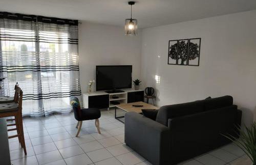 ORBIS - "L'Aquitaine" - Spacieux et joli appartement de 2 à 4 personnes - Parking - WiFi - Terrasse - Photo 5