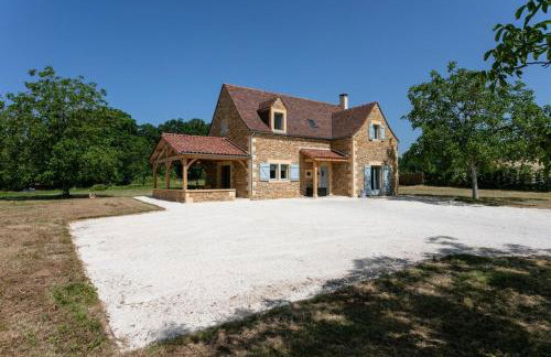 Luxury 3 Bed Home with Heated Swimming Pool Air Con and Boules Pitch - Foto 8