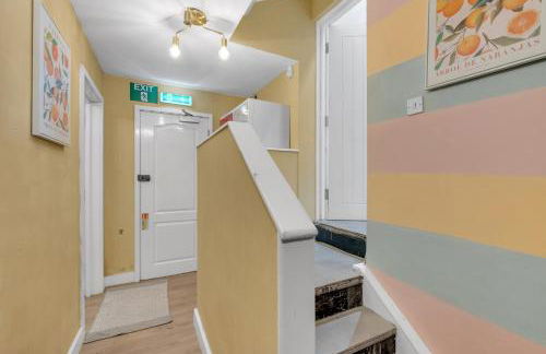 Bella - Central Portsmouth Stay with Pool Table, Close to Attractions - Foto 13