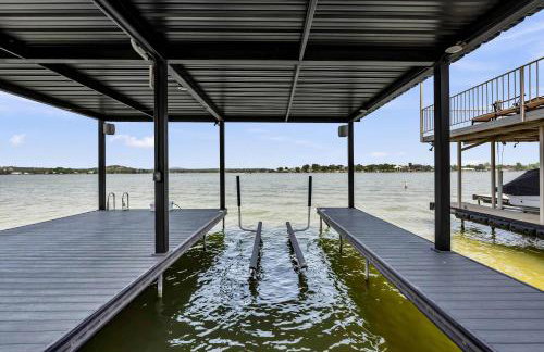 Lakefront Stay for 16 with Pool Dock & Game Room - Foto 53
