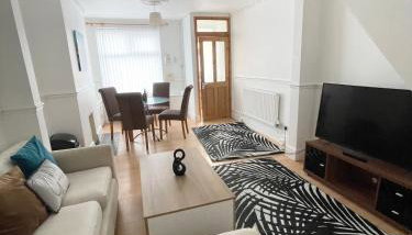 Cute two bedroom house with free street parking - Foto 1