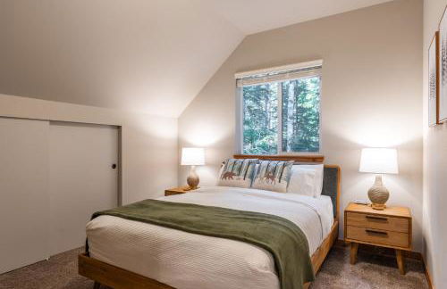 Lux Chalet with Air Hockey, Hot Tub, & Fire Place - Foto 36