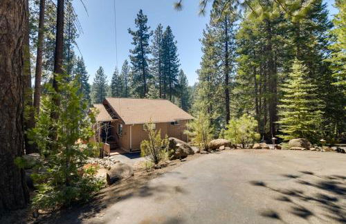 Updated Lake Almanor Retreat with Patio and Grill! - Foto 25